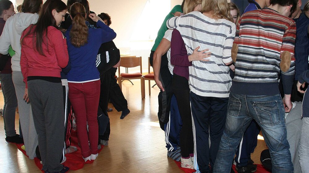 ©ISB Die Jugendlichen bei Teamspielen