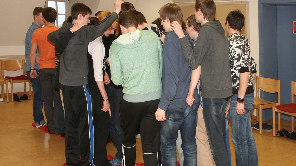 ©ISB Die Jugendlichen bei Teamspielen